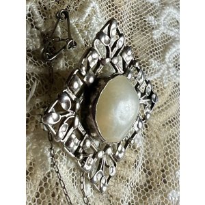 画像15: 四角いデザインが素敵なマベパールシルバーブローチ1940年イギリス