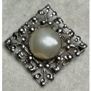 画像7: 四角いデザインが素敵なマベパールシルバーブローチ1940年イギリス