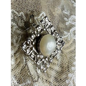 画像14: 四角いデザインが素敵なマベパールシルバーブローチ1940年イギリス