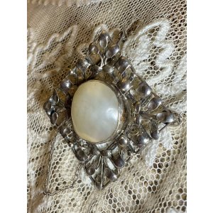 画像17: 四角いデザインが素敵なマベパールシルバーブローチ1940年イギリス