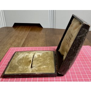 画像2: 王室御用達ゴールドスミスのビクトリア時代アンティークジュエリーボックス1880年イギリスブローチケース
