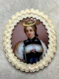 アイボリーのフレームが素晴らしい陶版画のブローチ1880年イギリス