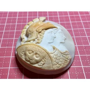 画像9: ライオンを退治したヘラクレスとへーべのシェルカメオルース　三層彫り　1860年イギリス