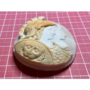 画像8: ライオンを退治したヘラクレスとへーべのシェルカメオルース　三層彫り　1860年イギリス