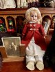 当時のポートレート付きの赤いドレスが素敵なホイバッハ