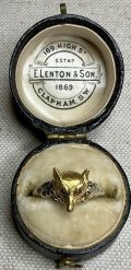 つぶらな瞳が可愛いキツネの指輪1890年イギリス