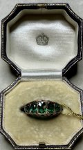 鮮やかな色が魅力のグリーントルマリンのリング1908年イギリス