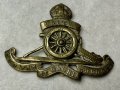 イギリス陸軍の「王立砲兵連隊 (Royal Artillery)」の帽章