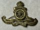 イギリス陸軍の「王立砲兵連隊 (Royal Artillery)」の帽章