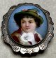 凛々しい顔のポーセリンブローチ1880年イギリス