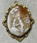 ラブラブモチーフのシェルカメオブローチ1880年イギリス
