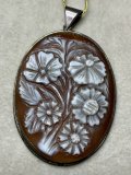 お花のシェルカメオペンダント1940年イギリス