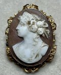 お花の女神フローラのシェルカメオブローチ1880年イギリス