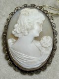 彫りの綺麗なシェルカメオブローチ1920年イギリス