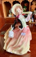 ロイヤルドルトンの陶磁器人形