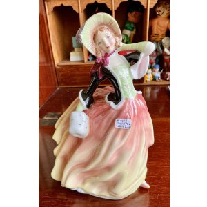 画像1: ロイヤルドルトンの陶磁器人形