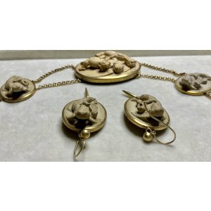 画像20: 天使がいっぱいのラーバストーンカメオネックレス＆ピアスセット1880年イギリス