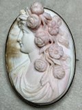 コンクシェルの素晴らしいフローラカメオブローチ1880年イギリス