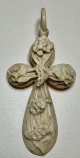お花が綺麗に彫られているアイボリーペンダント1880年イギリス