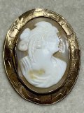 三層彫りが綺麗なシェルカメオブローチ1900年イギリス