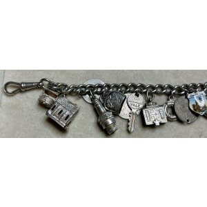 画像17: 教会、ハート、聖書が付いて素敵なシルバーチャームブレスレット1940年イギリス