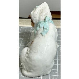 画像8: レースのボンネットを着せられて嫌がっているホイバッハビスクドッグ1905年ドイツ