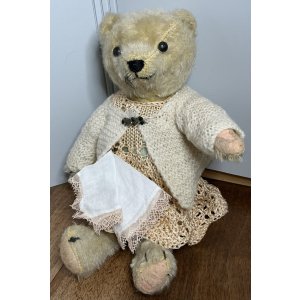 画像9: 素敵なカーディガンとクローバーのブローチとハンカチを持ったお洒落なテディベア1920年ドイツ