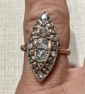 ビクトリア時代に流行した縦型のダイヤモンドリング