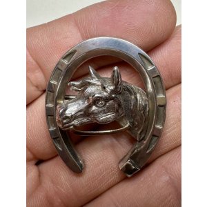 画像13: 馬の頭がムーブする馬蹄ブローチ
